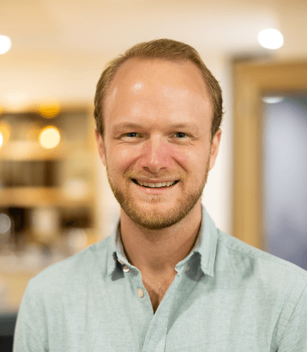 Simplicity, clear information, and being a one-stop shop.